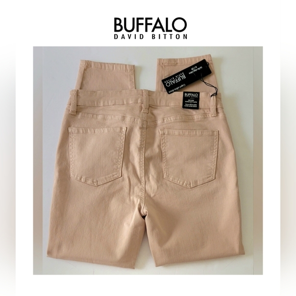 Buffalo David Bitton Denim - NWT Buffalo Ladie's Capri ❤️